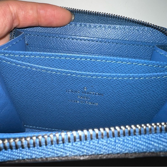 LIKE NEW Louis Vuitton Zippy Coin Purse - Picture 6 of 7